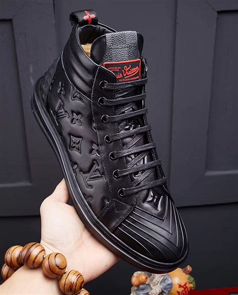 louis vuitton sciarpe uomo|louis vuitton sneakers.